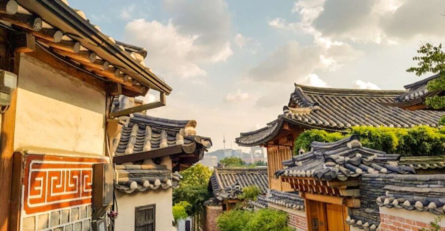 Seoul: Gyeongbok Palace and Bukchon Hanok Walking Tour - Small group energy (max 8): why guides like Joe, Stella, and Jay Kim matter