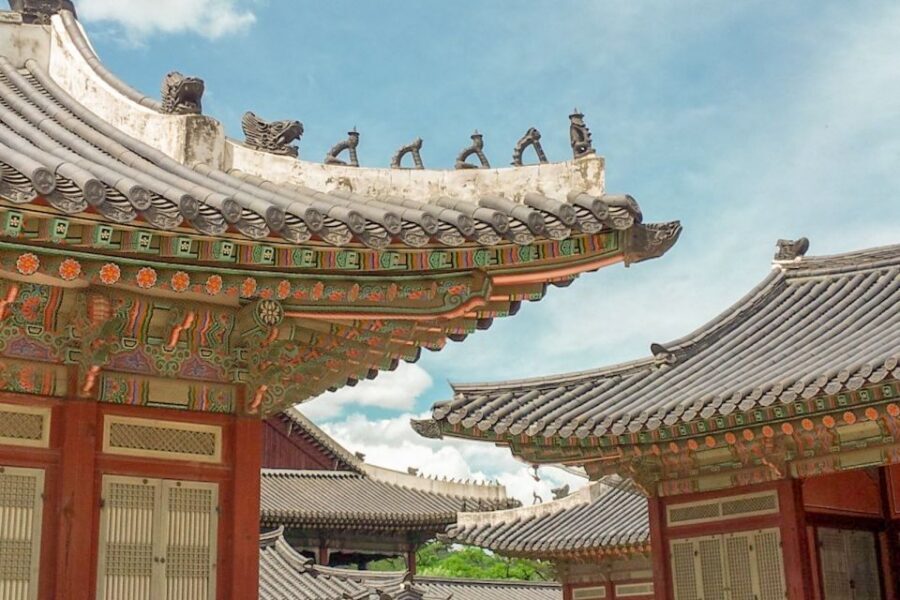 Seoul: Gyeongbok Palace and Bukchon Hanok Walking Tour - What to wear and when to expect a slower pace