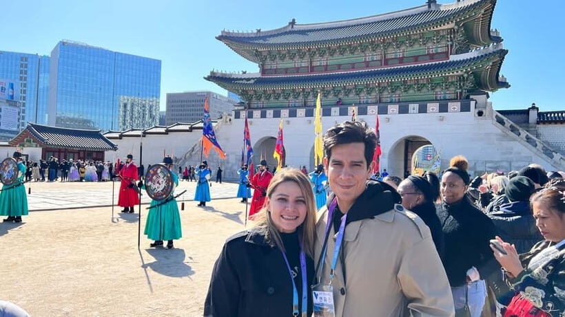 Seoul: Gyeongbok Palace, N Tower, & Local Market City Tour - Gwangjang Market: food and shopping for people who like to wander
