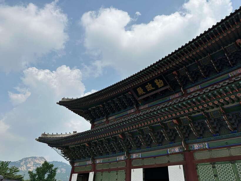 Seoul: Gyeongbok Palace, N Tower, & Local Market City Tour - Jogyesa Temple: a quiet start inside downtown Seoul