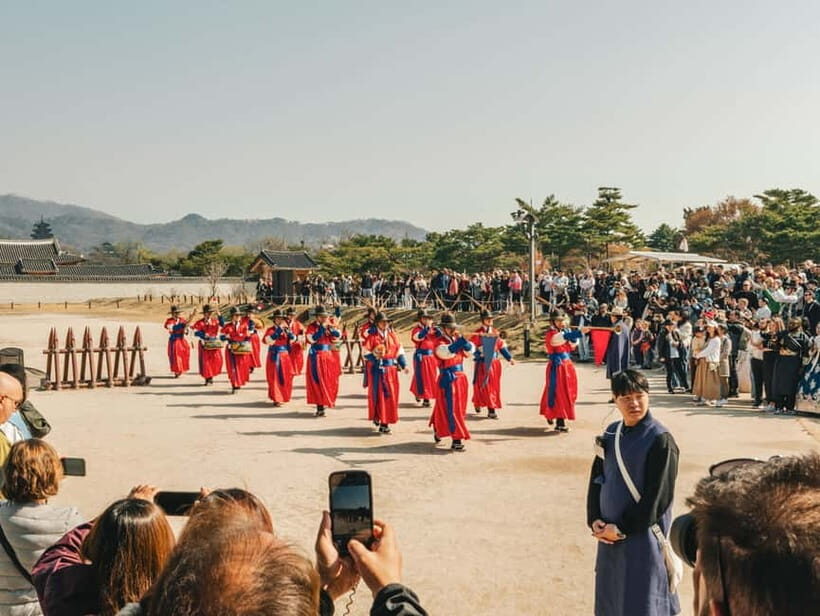 Seoul Half-Day City Highlight, Palace Tour with Hanbok - Who should book this hanbok + palace highlights tour