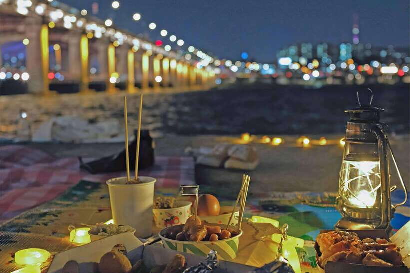 Seoul: Han River Night Picnic & Games with Cruise - The 2-Hour Picnic at Yeouido Hangang Park (and the Winter Indoor Switch)