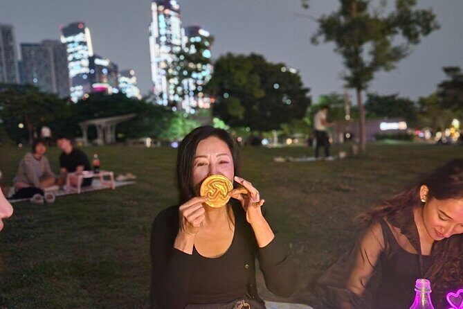 Seoul Han River Night Tour: Picnic, Games & Starlight Cruise - The seasonal switch you’ll be glad they built in