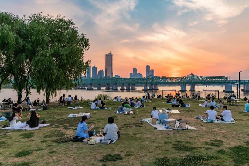 Seoul: Han River Sunset Bike Tour with Rainbow Fountain Show - Price and Value: Is $47 Fair for This Much Evening?