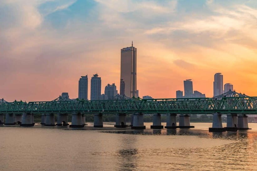 Seoul: Han River Sunset Bike Tour with Rainbow Fountain Show - Yeouido Hangang Park Photos: The “Okay, This Is Seoul” Moment