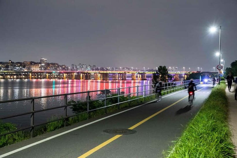Seoul: Han River Sunset Bike Tour with Rainbow Fountain Show - Nodeul Island: The Panoramic Stop That Feels Like a Secret