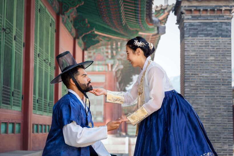 Seoul: Hanbok Photo Tour at Gyeongbokgung Palace - Photos Inside Gyeongbokgung: Direction, Not Just Random Shooting