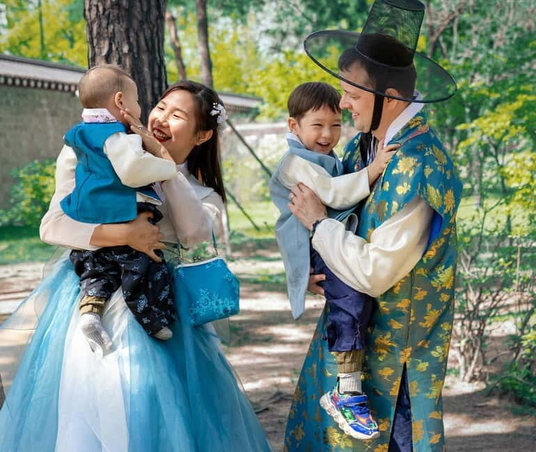 Seoul: Hanbok Photo Tour at Gyeongbokgung Palace - Exploring After the Shoot: Wearing Hanbok Beyond the Camera