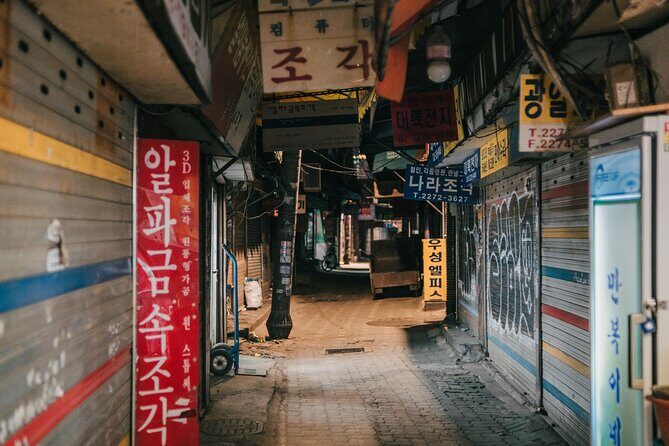 Seoul High-Quality Night Photography - Hanok Alley Photo Moments and How Hanok Houses Are Built