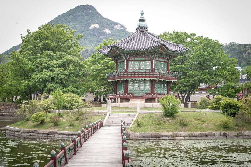 Seoul Highlights: Gyeongbok Palace, Insadong & N Seoul Tower - Tuesday Swap: Changdeokgung and Bukchon Instead