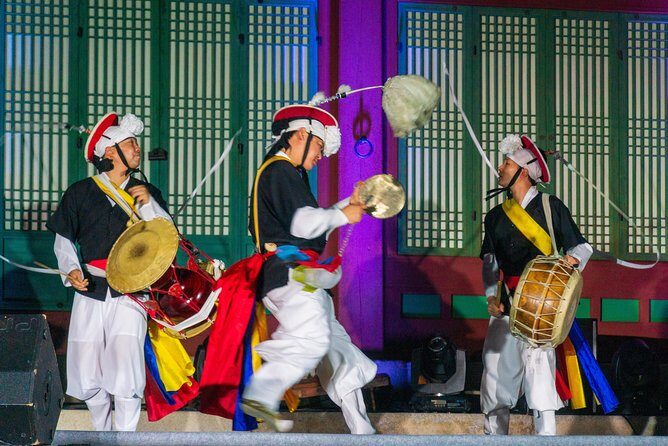 Seoul Highlights & Hidden Gems – Private Tour with Photo Service - Insadong lanes + Gwangjang Market: culture, snacks, and easy photo moments