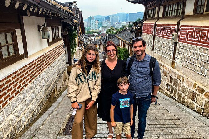Seoul Highlights & Hidden Gems Tours by Locals: Private + Custom - Food and culture stops: markets, temples, and everyday Seoul