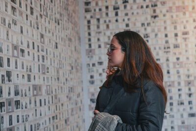 Seoul History Tour: Dark Past & Market Street Flavors - Inside Seodaemun Prison History Hall: resistance in stone