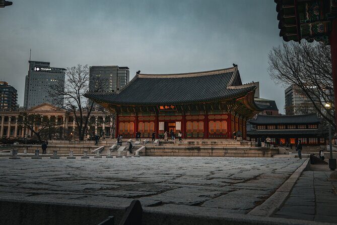 Seoul History Tour: Dark Past & Market Street Flavors - Deoksugung Palace: Korean royal ground with Western hints