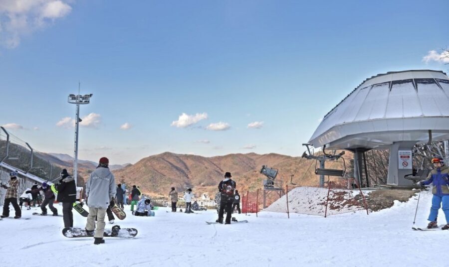Seoul: Jisan Forest Winter Ski Day Tour with Basic Lesson - The day’s timing: arrival, riding window, and the 4:30 return
