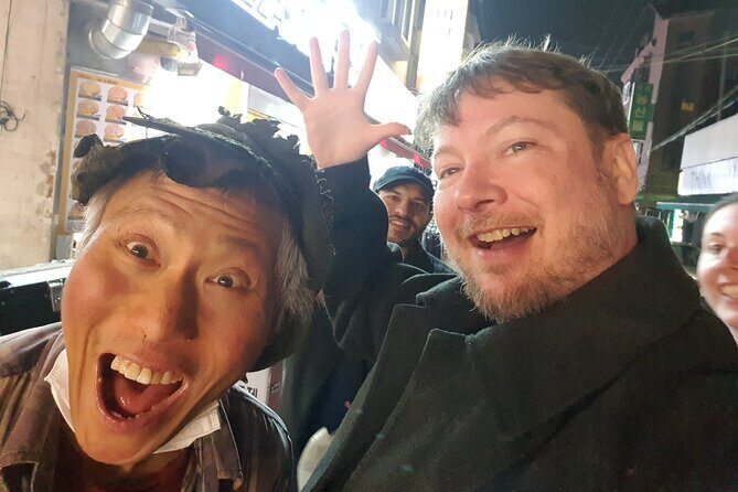 Seoul: Korean Chicken & Beer Night Tour with Local Hidden Gems - Mangwon Market at 6:00 pm: old stalls meet new food energy