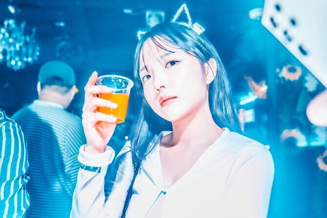 Seoul: LGBTQ+ Pub Crawl and Drag Show with Local Drag Queen - Practical details that affect your comfort (and your photos)