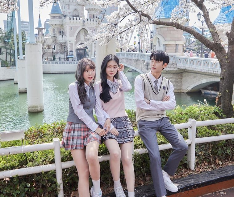 Seoul: Lotte World 1 Day Pass & Korean School Uniform Rental - Quick practical tips that save time