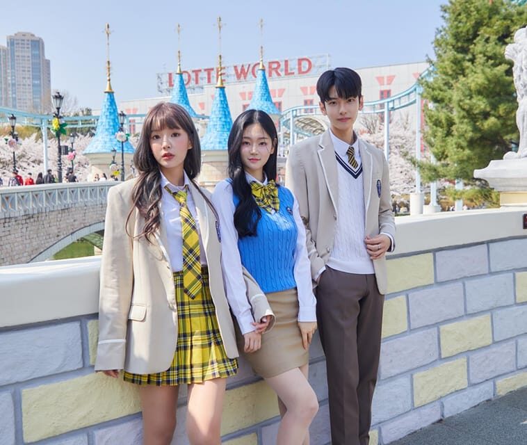 Seoul: Lotte World 1 Day Pass & Korean School Uniform Rental - Your day at Lotte World: a realistic flow that won’t feel rushed