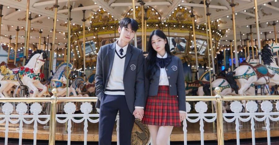 Seoul: Lotte World 1 Day Pass & Korean School Uniform Rental - Where the uniform experience shines (and where it can get annoying)