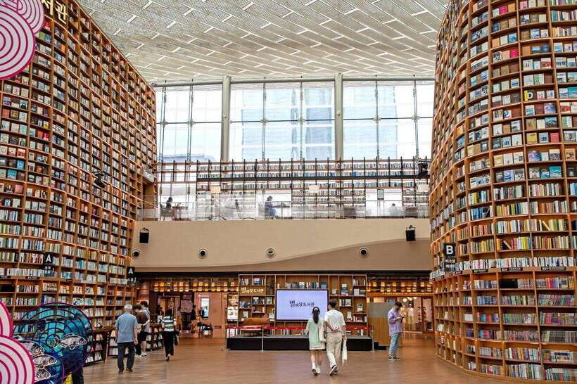 Seoul: Max Out Must Visit City Highlights Panoramic Day Tour - Cheonggye Plaza and Gwanghwamun Square: The Best Way to Get Your Bearings
