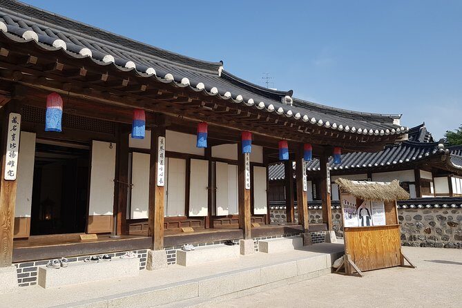 Seoul Morning Tour: Seoul Tower, Namsan Hanok Village, The War Memorial of Korea - Seoul Tower on Mt Namsan: The Views Plus the Time Saver