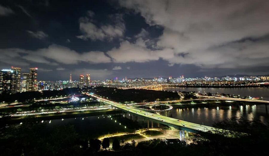 Seoul Night Tour: Naksan Park & Hidden Jems - Naksan Park at Night: the “easy walk” that turns into a photo session