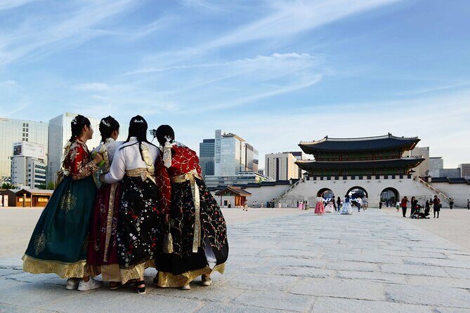 Seoul Night Tour with Han River Cruise and Gyeongbokgung Palace - Gyeongbokgung Palace: Joseon Power, Museums Included (Sort Of)