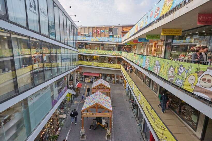 Seoul: Private Car Tour with Licensed Professional Guide - Markets in Seoul: Gwangjang Market and the Namdaemun rhythm