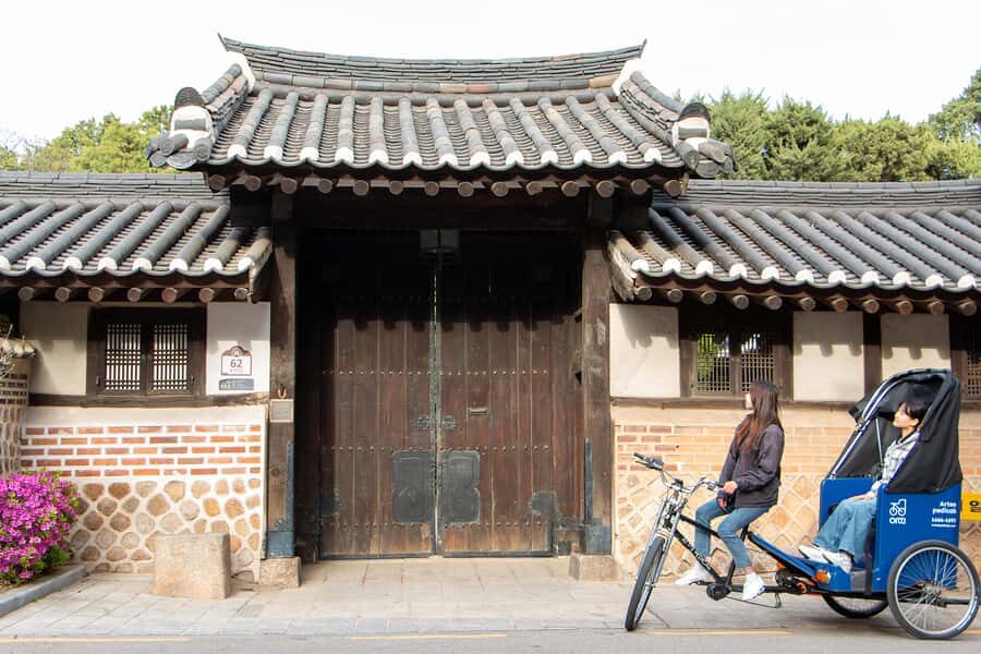 Seoul Private Pedicab Tour : Bukchon Anguk Hanok Village - A private pedicab changes how you see Bukchon and Seochon