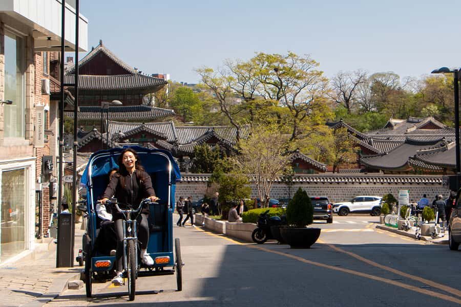 Seoul Private Pedicab Tour : Bukchon Anguk Hanok Village - 120 minutes of Bukchon Hanok Village: what you actually do