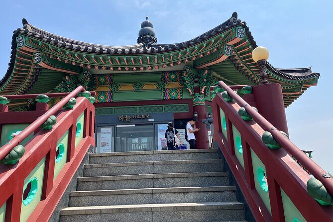 Seoul Private Tour Gyeongbok Palace Bukchon and Gwangjang Market - Guide impact: what Leo, Kyung Ah/Chloe, Grace, and Henry get right