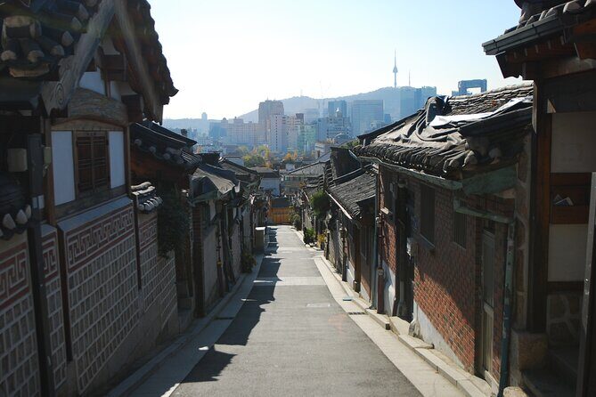 Seoul Private Tour Gyeongbok Palace Bukchon and Gwangjang Market - Should you book this Seoul private tour?