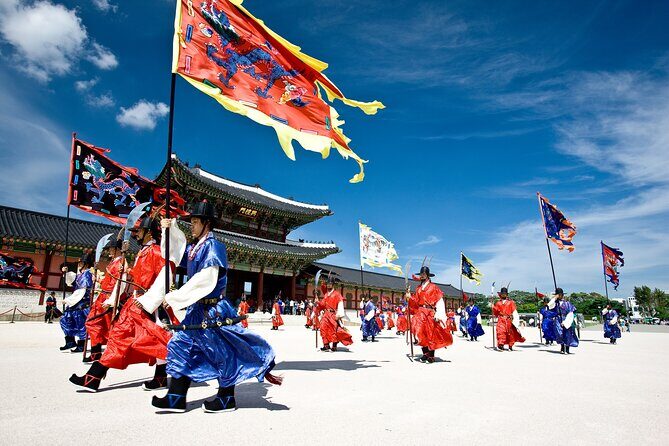 Seoul Private Tour Gyeongbok Palace Bukchon and Gwangjang Market - Bugak Skyway and Bugak Palgakjeong: mountain views with real Seoul scale