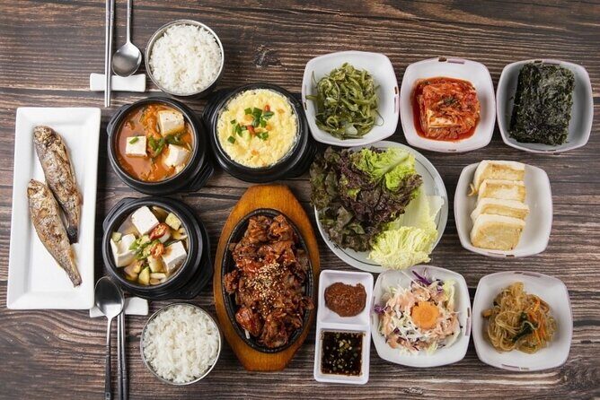 Seoul Private Tour: Palace, Bukchon, Insadong & Han River Cruise - Pickup, mobile tickets, and how the day actually runs