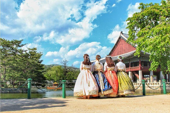 Seoul Private Tour with hidden gem of Seoul - Bukchon Hanok Village: a fast look at Joseon-era living
