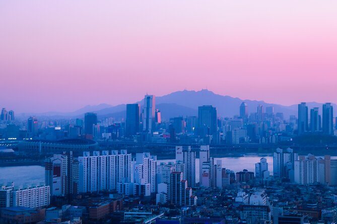Seoul: Private Walking Tour with a Local - Meeting up in Seoul: pickup that keeps your day from slipping