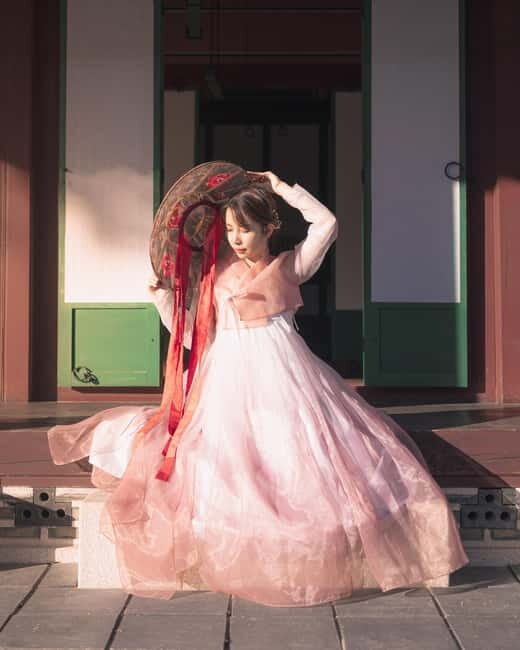 Seoul: Professional Hanbok Photography at Gyeongbok Palace - Polaroids and digital delivery: how you’ll take memories home fast