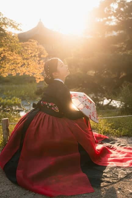 Seoul: Professional Hanbok Photography at Gyeongbok Palace - Choosing the right hanbok (so your photos look intentional)