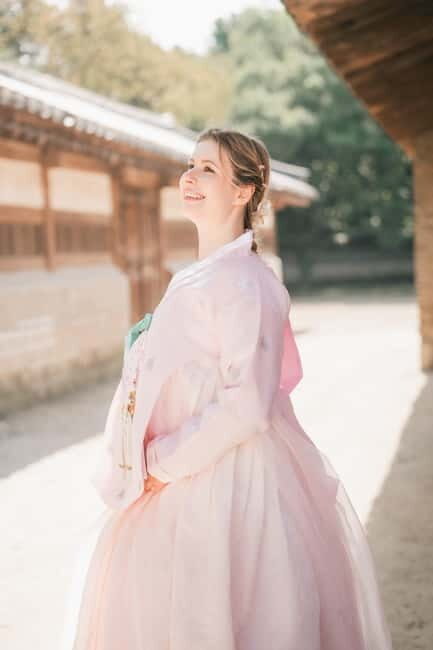 Seoul: Professional Hanbok Photography at Gyeongbok Palace - The real value: photos, Polaroids, and edits that hold up