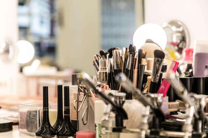 Seoul: Sihyunhada Photo, Personal Color, Makeup&Hair TOUR - K-pop idol makeup vs Korean daily looks: you choose the direction