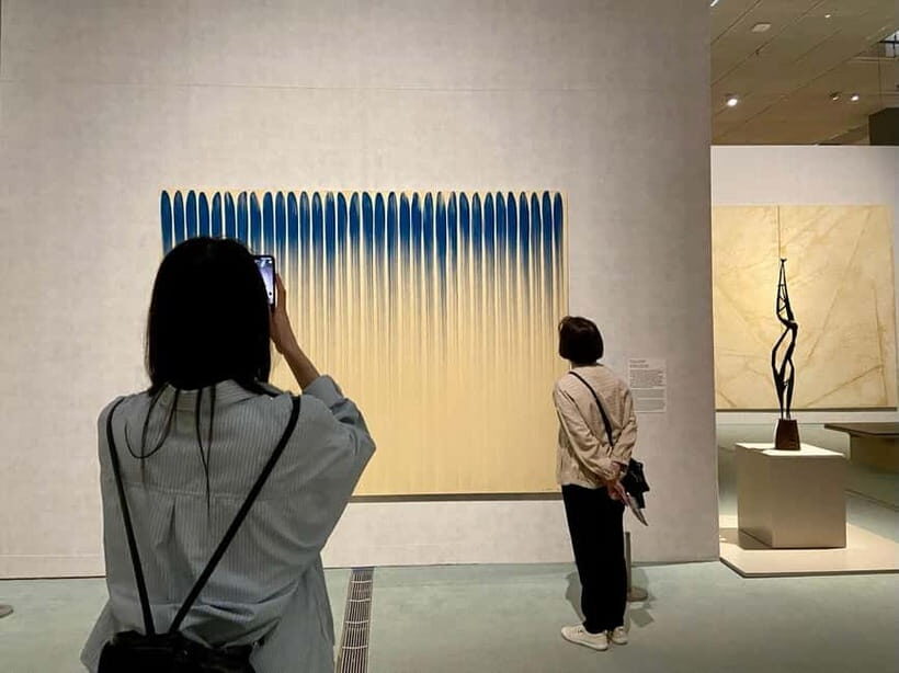 Seoul: Small Group Art & Architecture Guided Tour w/ Dinner - Seochon and the 18-8 contemporary gallery: modern art in the center