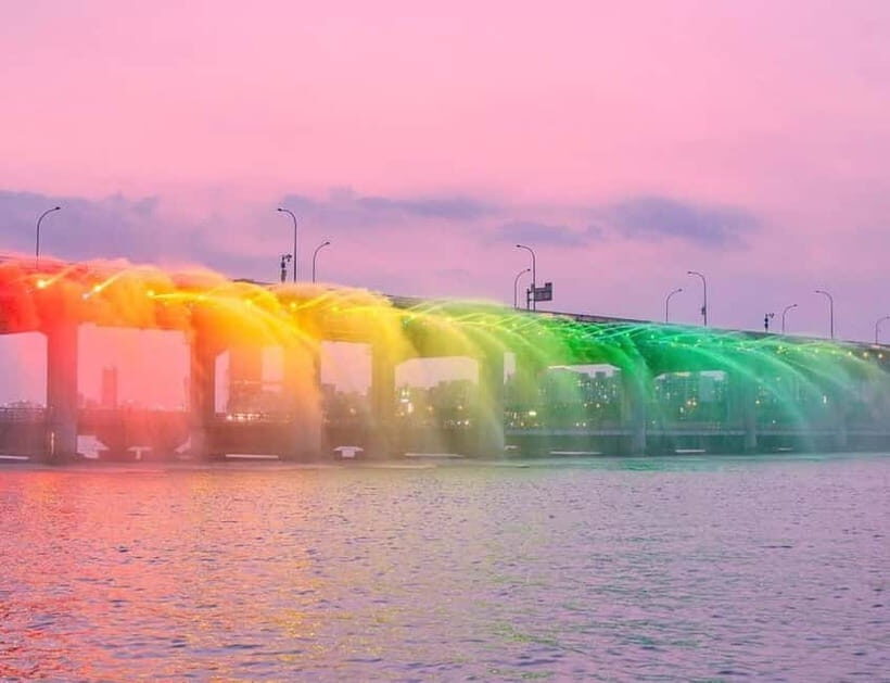 Seoul: Small Group Picnic & Night Bike Ride at Han River - Yeouido Hangang Park: Where the Night Air Does the Work