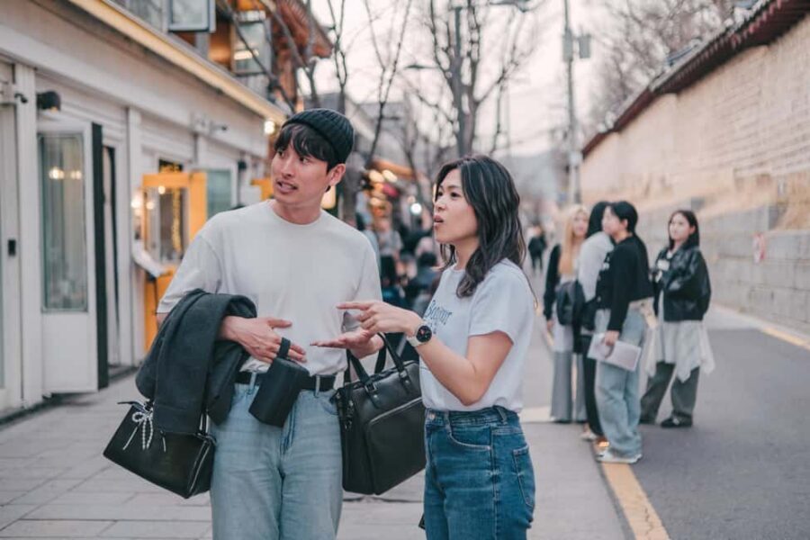 Seoul: Street Photoshoot and Hidden Gem History Walking Tour - Key things you’ll notice right away
