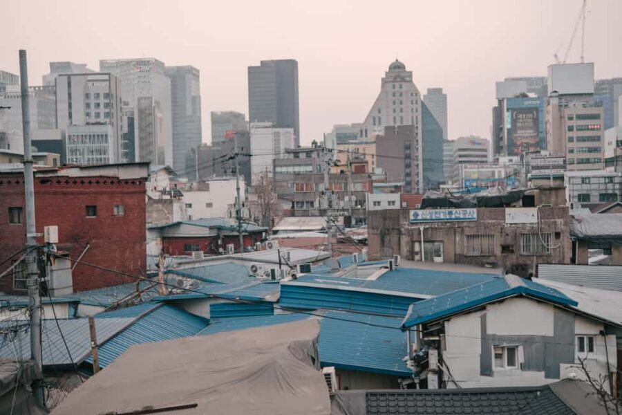Seoul: Street Photoshoot and Hidden Gem History Walking Tour - That photo part actually works (and why solo travelers benefit)