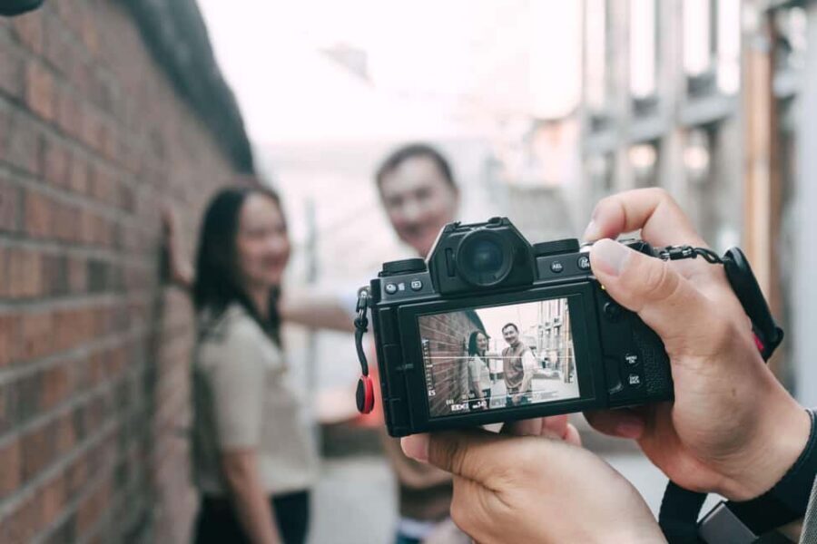 Seoul: Street Photoshoot and Hidden Gem History Walking Tour - Ikseon-dong Hanok Village and the cafe-street look for your photos