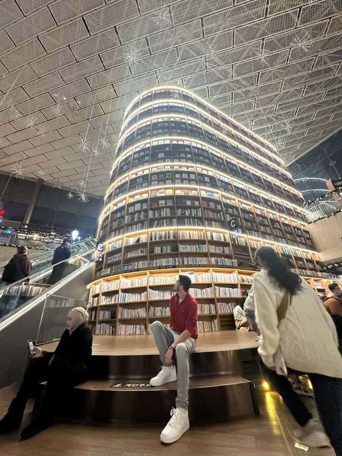 Seoul: Temple & Starfield COEX Mall Gourmet Tour in Gangnam - Why this Gangnam night walk feels smart for a first Seoul trip