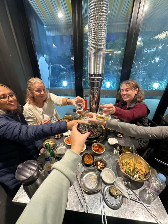 Seoul: Temple & Starfield COEX Mall Gourmet Tour in Gangnam - Food that actually fits Gangnam: chimaek and beyond