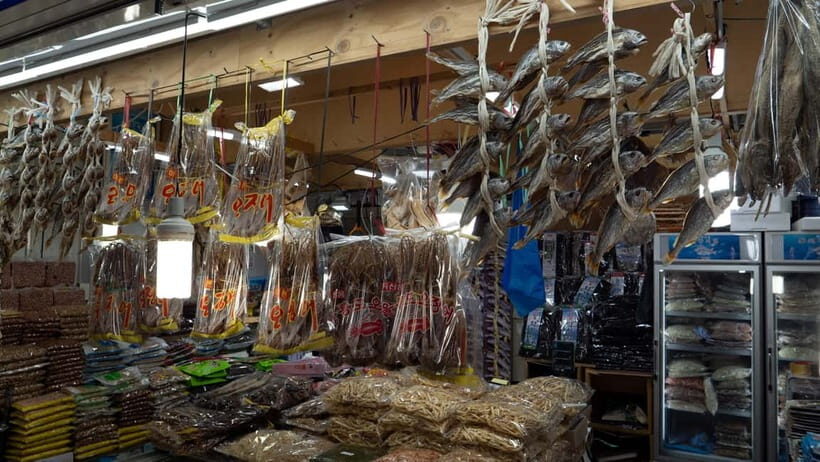 Seoul: The Biggest Sea-food Noryangjin Market Tour - Walking the stalls like you know what you’re doing