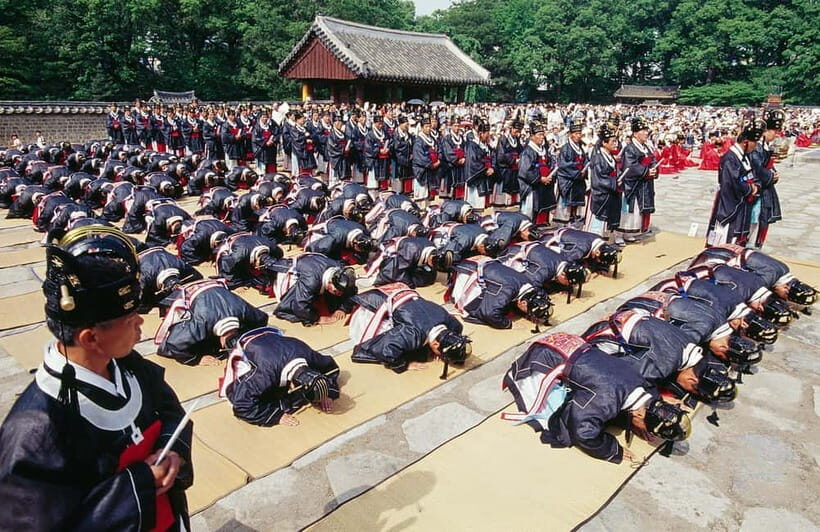 Seoul: UNESCO Sites tour: Palace, Shrine & Bukchon Village - Changdeokgung Palace (and what changes on Mondays)